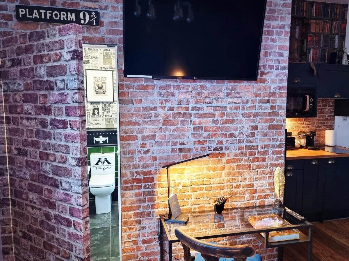 Ricky Road Guest House - Premium 왓퍼드 외부 사진