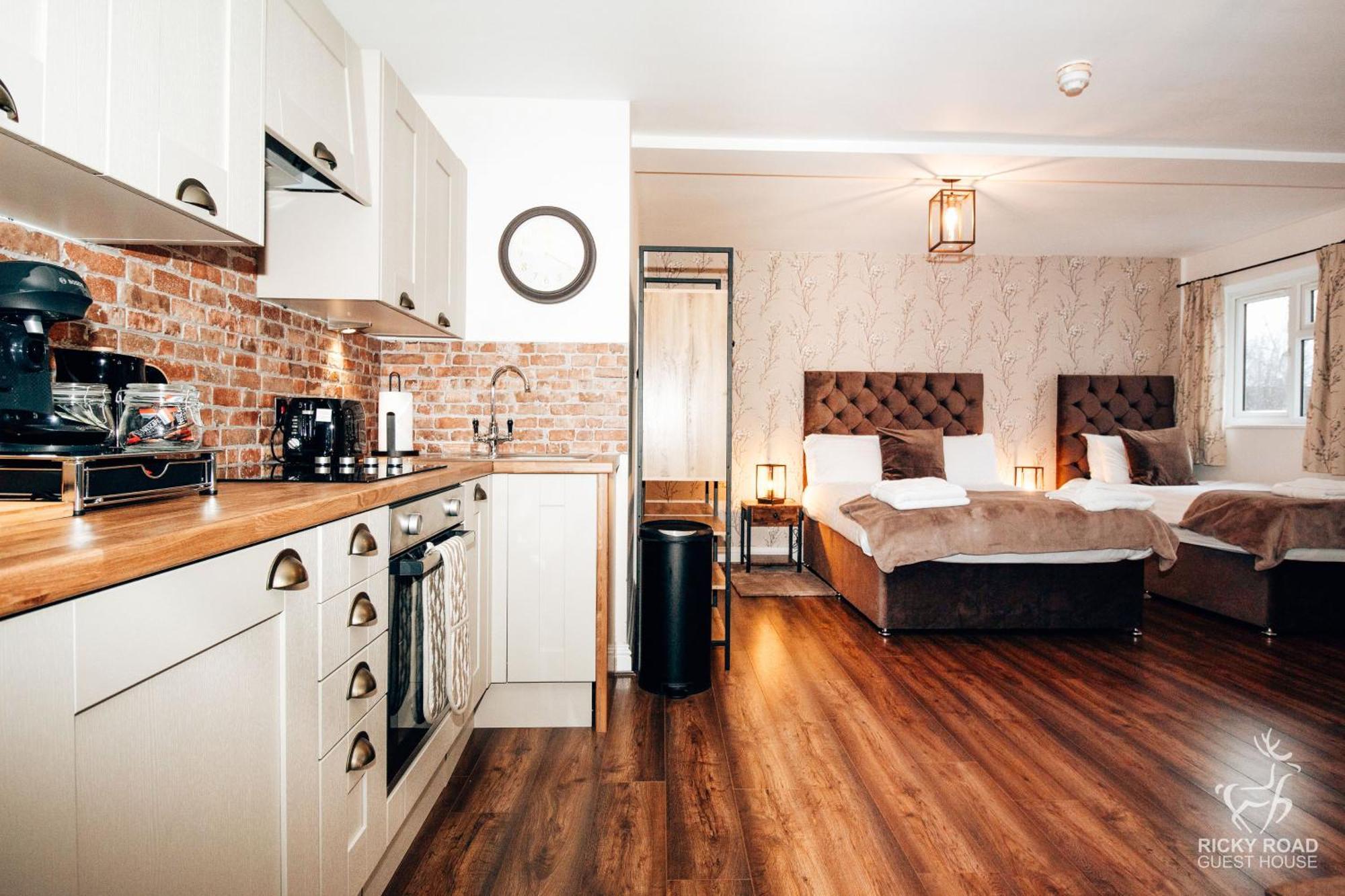 Ricky Road Guest House - Premium 왓퍼드 외부 사진